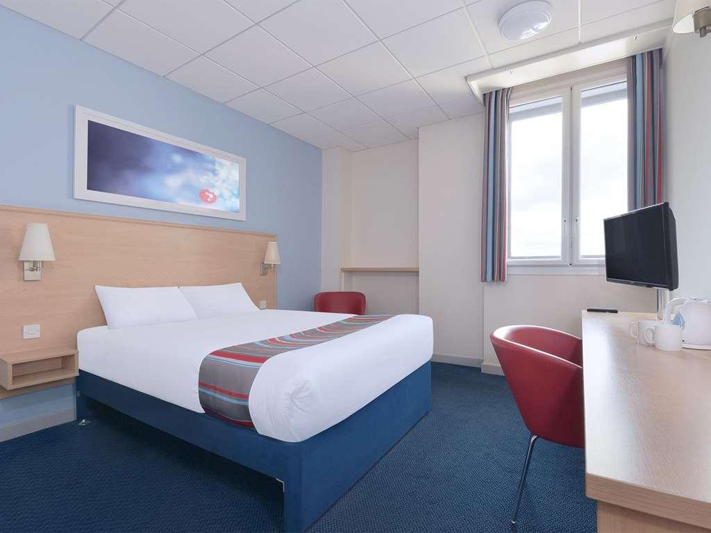 Travelodge Glasgow Airport Hotel Room photo