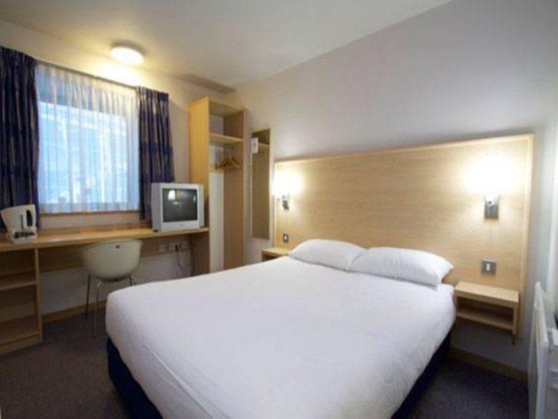Travelodge Glasgow Airport Hotel Exterior photo