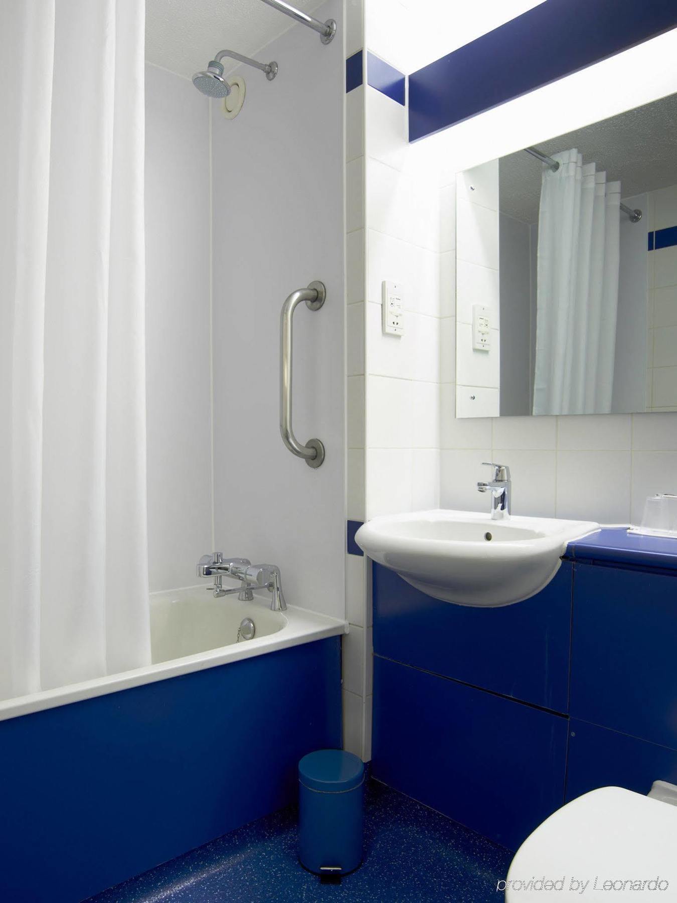 Travelodge Glasgow Airport Hotel Exterior photo