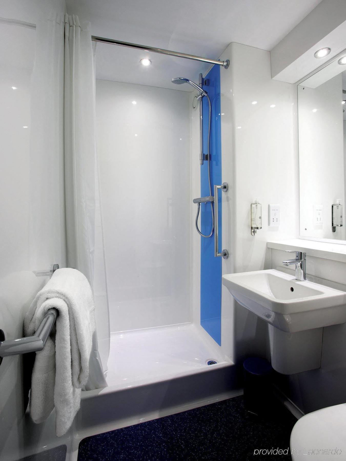 Travelodge Glasgow Airport Hotel Exterior photo